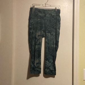 All In Motion High Rise Capri Leaf Print Leggings